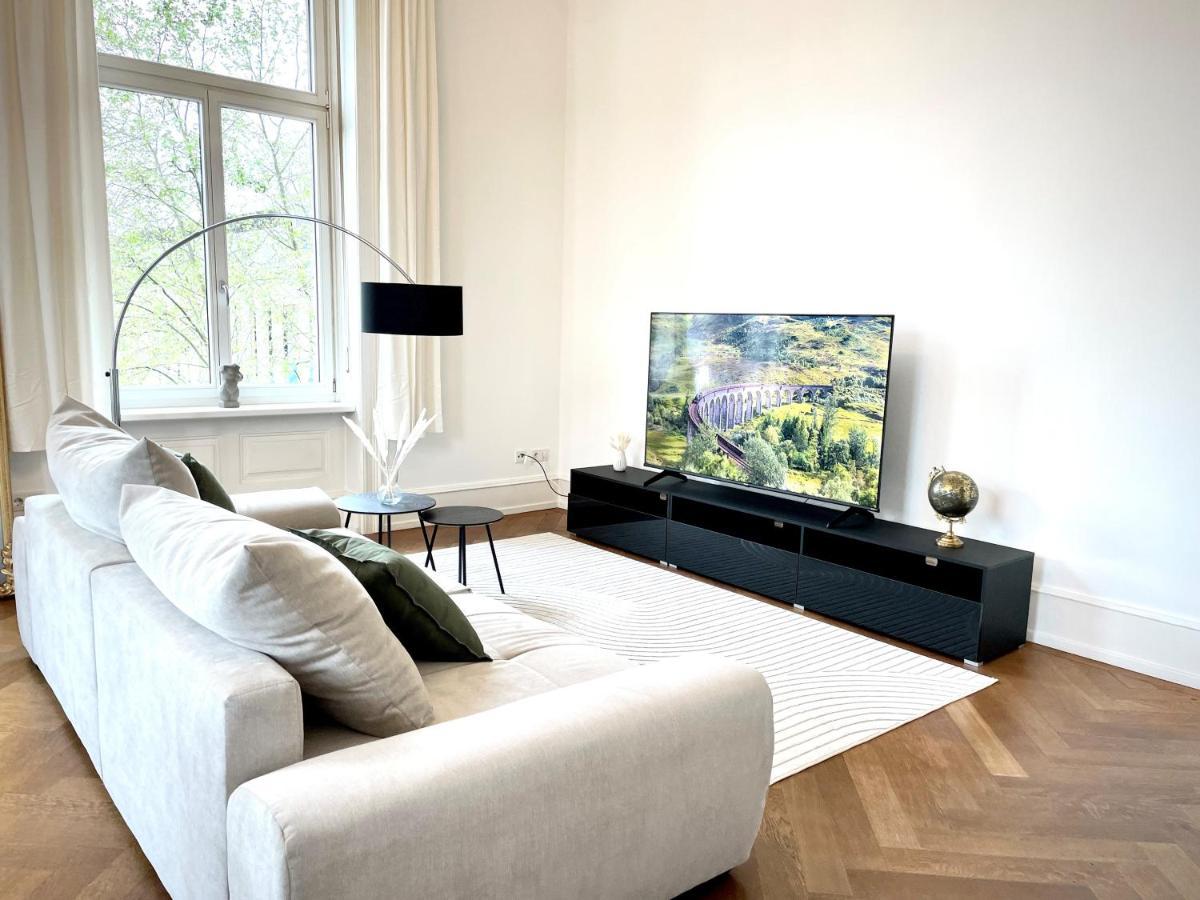 Palais Passy~Design Suite Mit Ausblick Im Zentrum Wiesbaden Exterior foto